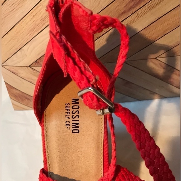 MOSSIMO SIZE 9 1/2 RED WEDGE SHOES EUC - Picture 7 of 7